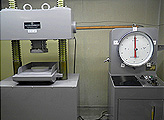 耐圧試験器（2000KN）